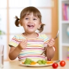 Dicas para ajudar sua criança a comer de tudo
